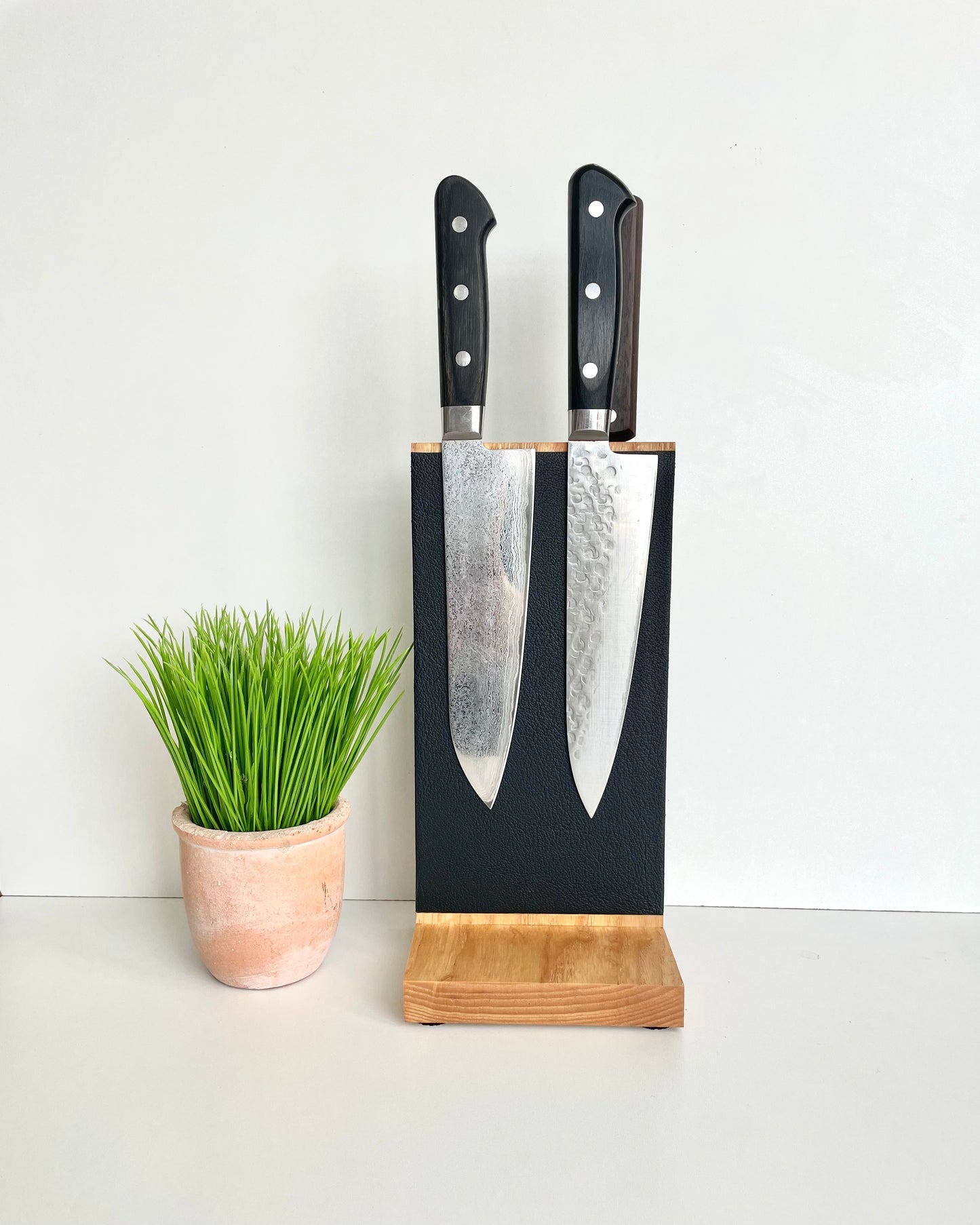 Wooden magnetic knife holder | Knife block wood and leather | Magnetic block up to 4 knives | Wooden block